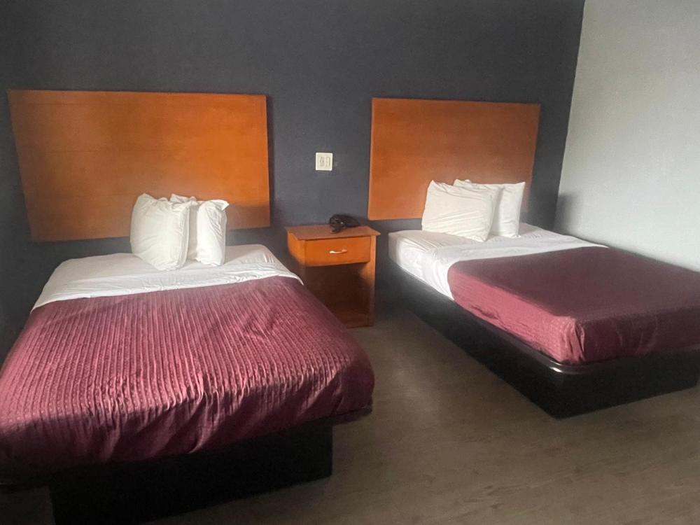 2 Double Beds Smoking interior